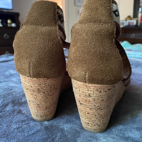 💜SALE💜Minnetonka brown suede wedge sandal - Picture 3 of 5